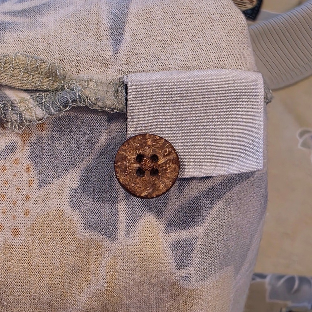 Tommy Bahama Floral Polo Shirt Mens Medium Tan Blue‎ Tropical Hibiscus Cotton - Picture 11 of 11